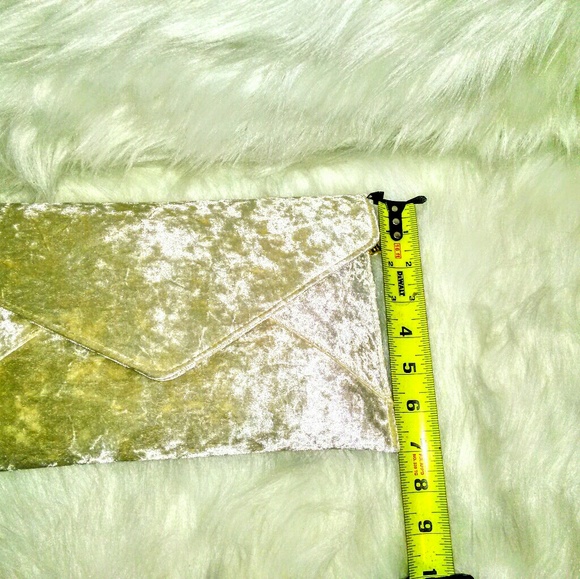 (NEW)! Cute! Cream! Crush Velvet Clutch! :-) - Picture 6 of 12